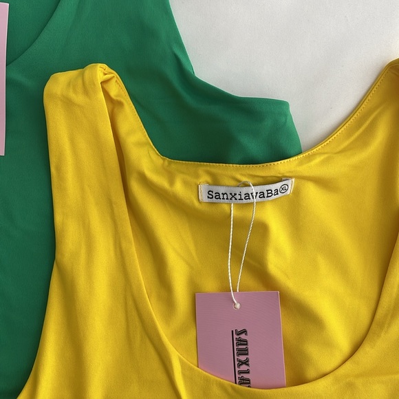 Athletic crop tops - Picture 2 of 3